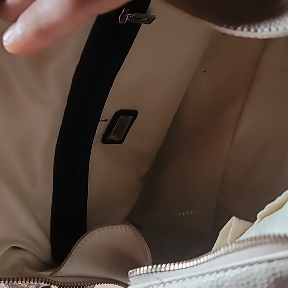 Handbag - Picture 3 of 4